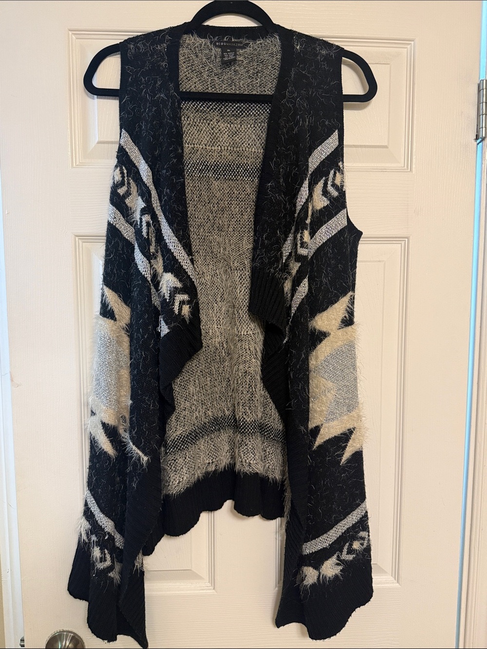 BCBGMaxAzria Black & Cream Open-Front Patterned Sleeveless Cardigan Vest